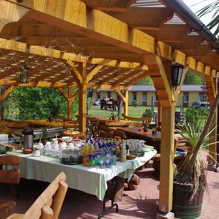 Hostel Waldhaus Am Ferienpark Mirow -Zimmer Du Wc Exteriör bild