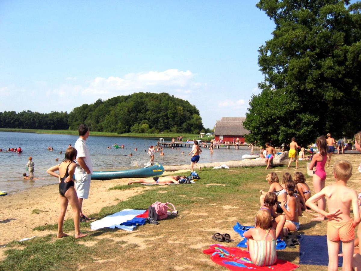 Hostel Waldhaus Am Ferienpark Mirow -Zimmer Du Wc Exteriör bild