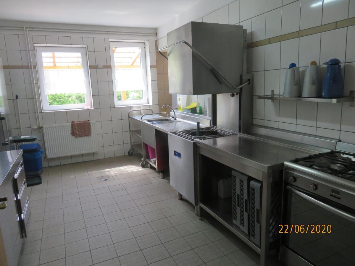 Hostel Waldhaus Am Ferienpark Mirow -Zimmer Du Wc Exteriör bild