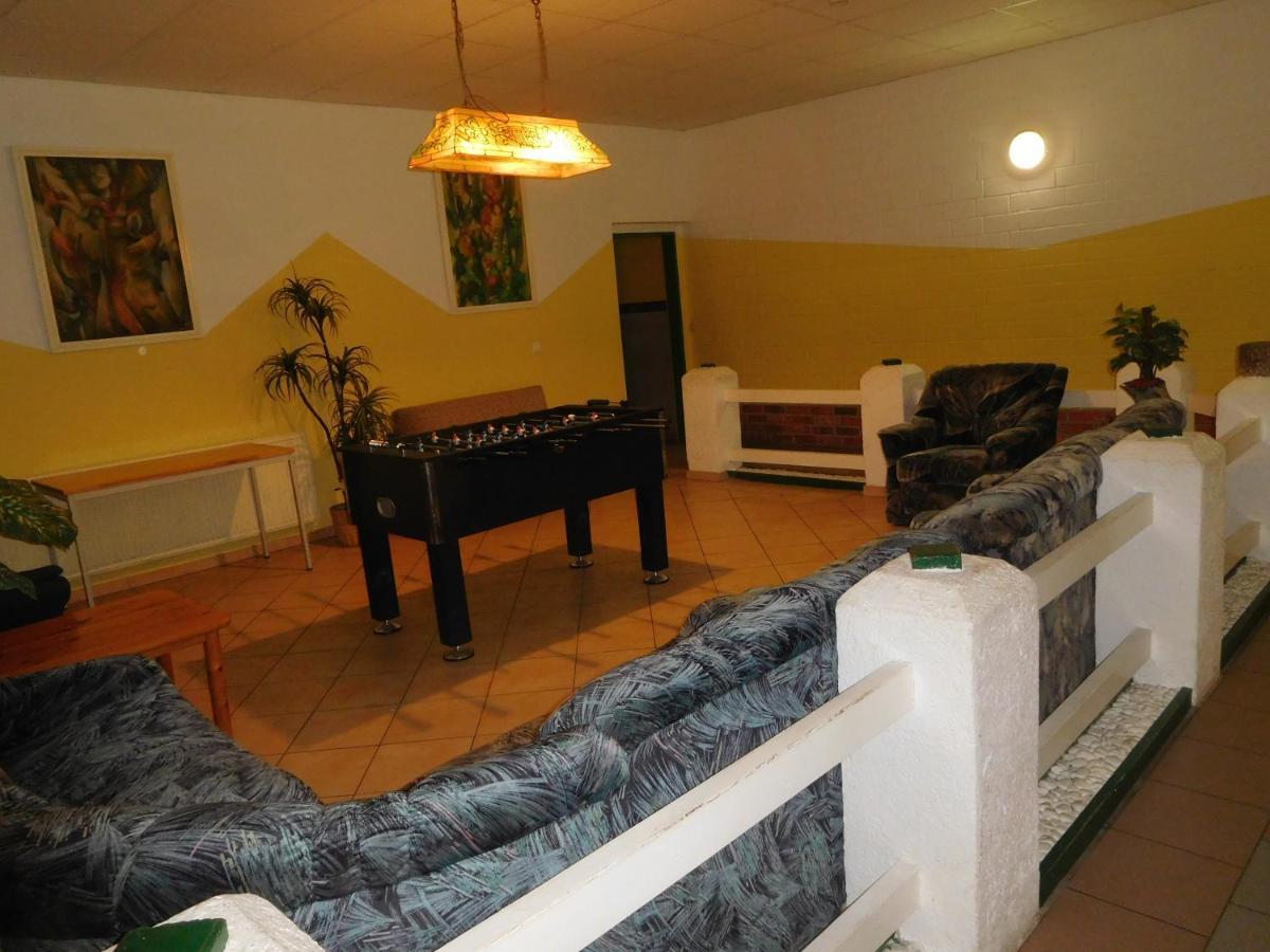 Hostel Waldhaus Am Ferienpark Mirow -Zimmer Du Wc Exteriör bild