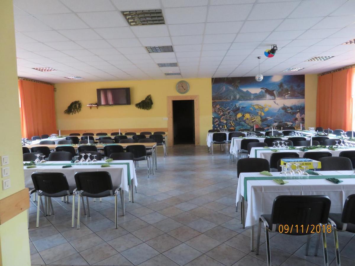 Hostel Waldhaus Am Ferienpark Mirow -Zimmer Du Wc Exteriör bild