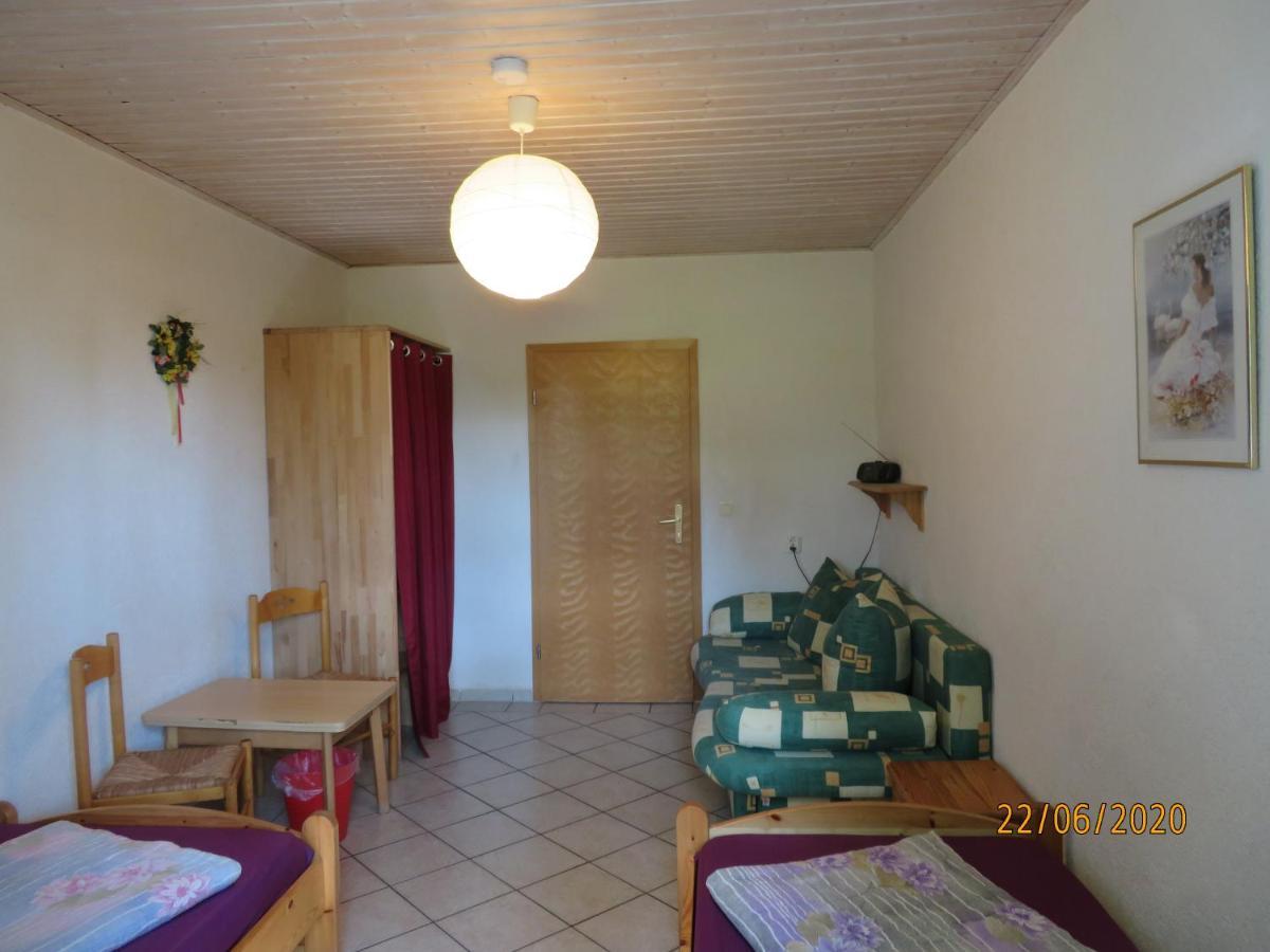 Hostel Waldhaus Am Ferienpark Mirow -Zimmer Du Wc Exteriör bild