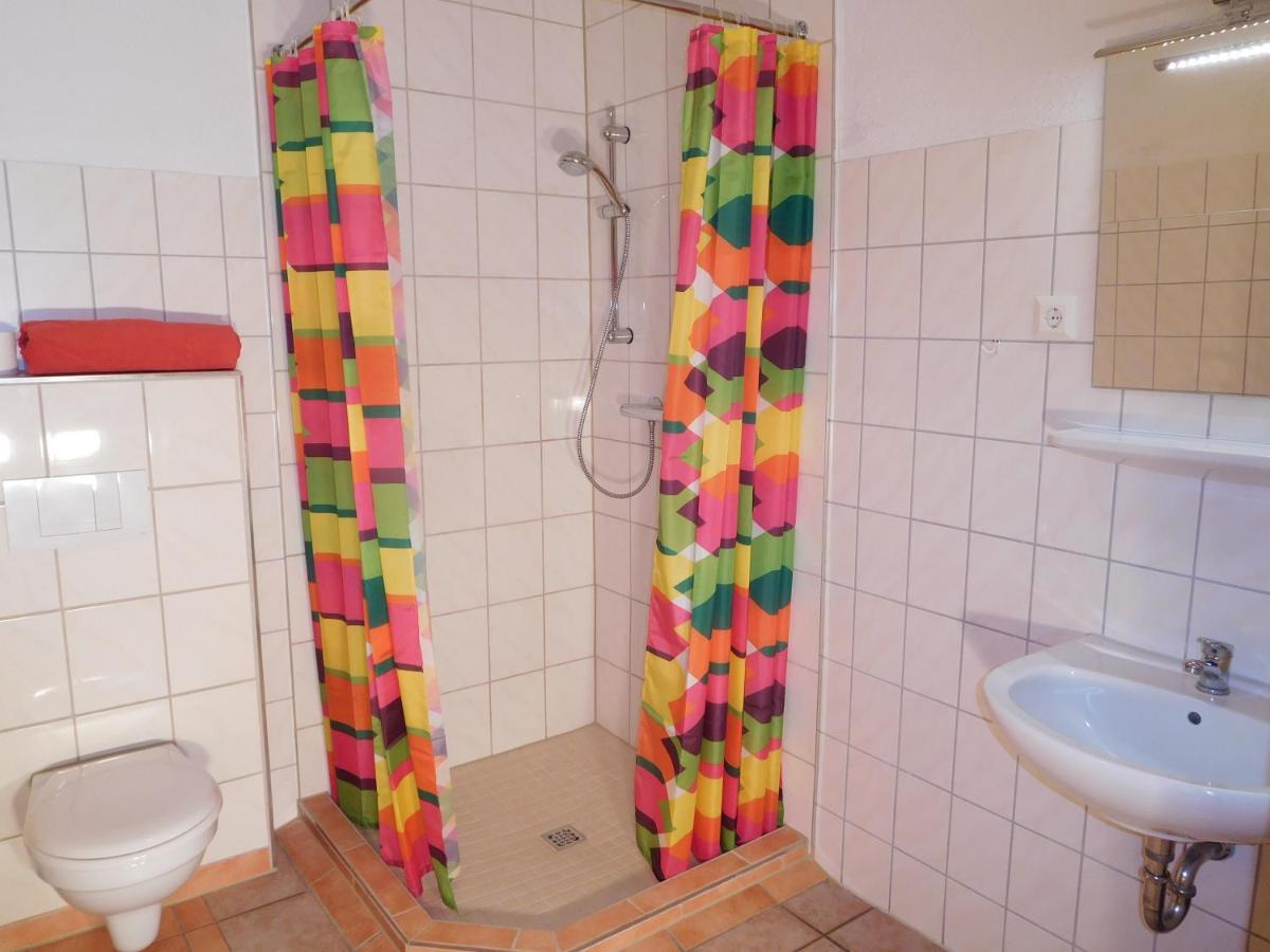 Hostel Waldhaus Am Ferienpark Mirow -Zimmer Du Wc Exteriör bild
